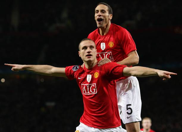 Rio cùng Vidic tạo thành bức tường thép trong hàng phòng ngự