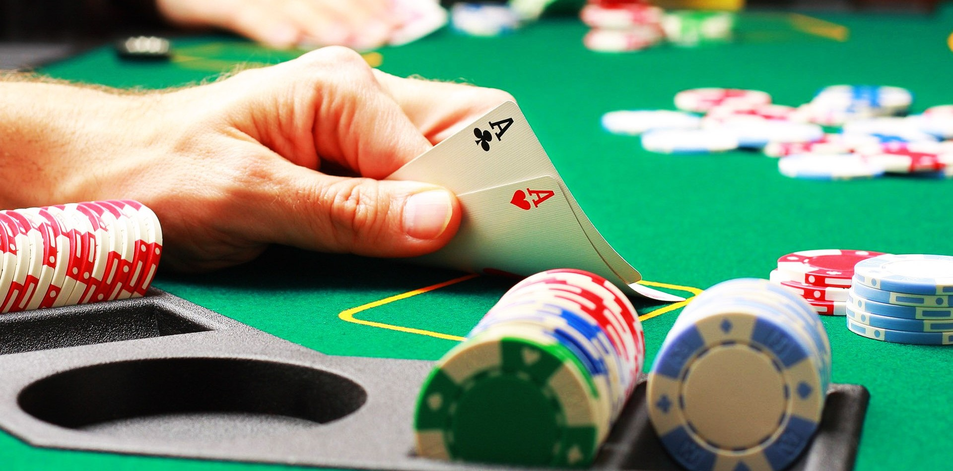 Phá đảo thị trường game poker