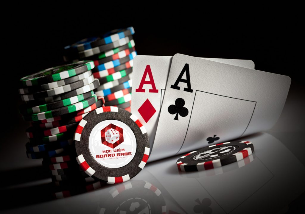 Đối với cách chơi tại ngay vòng thứ nhất của poker