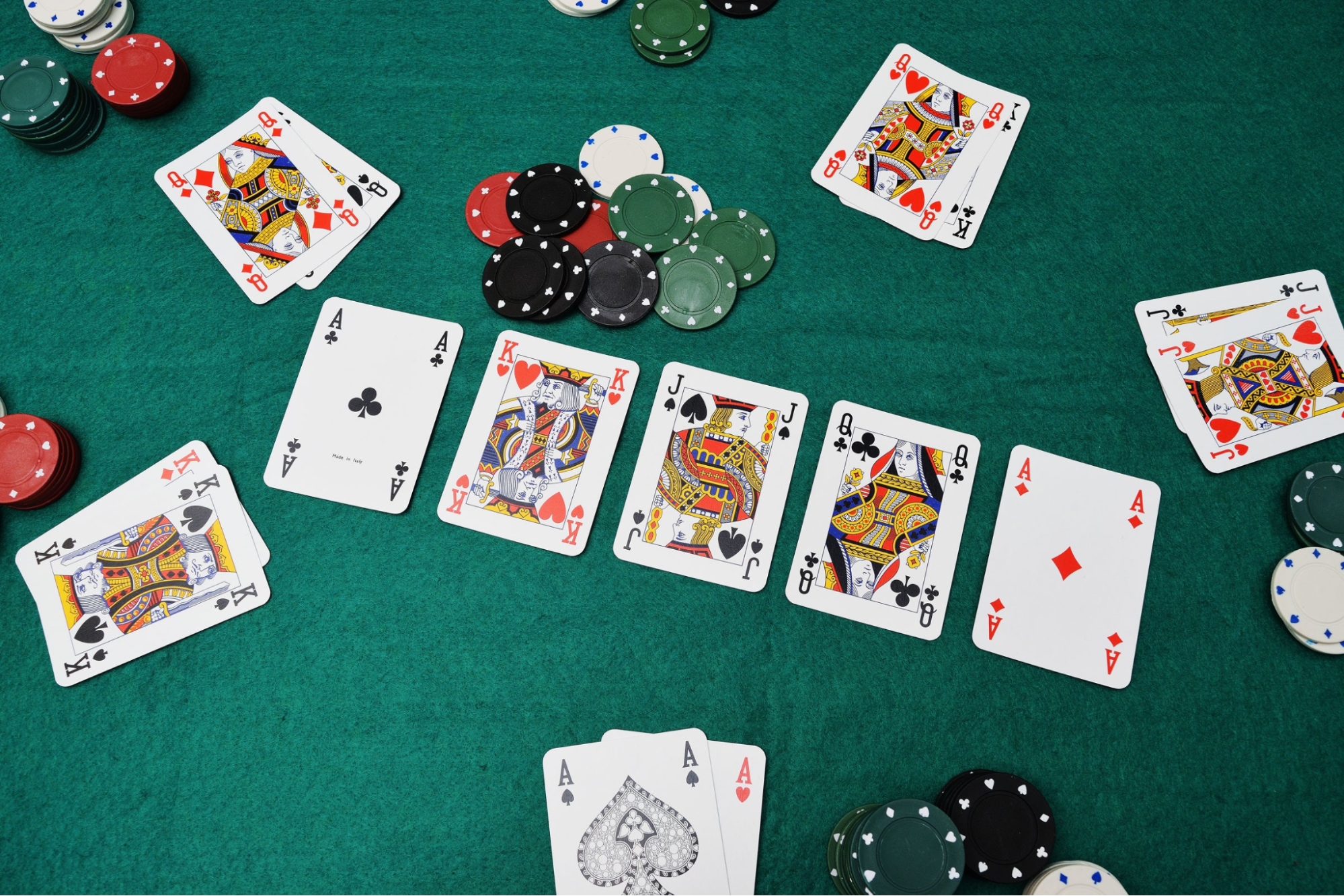 Hướng dẫn chơi Poker dễ dàng dành cho người mới